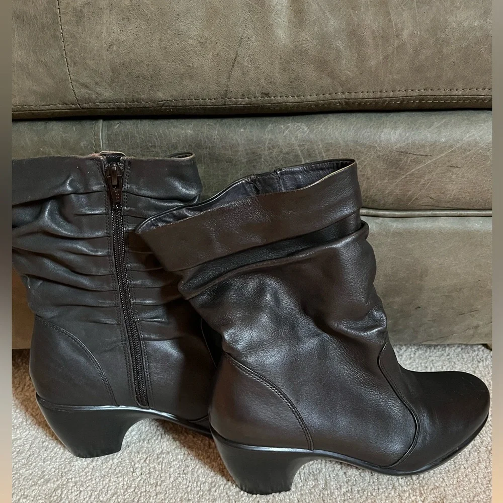 NAOT BLACK LEATHER SLOUCH ANKLE BOOTS 7 EUC - Picture 4 of 4